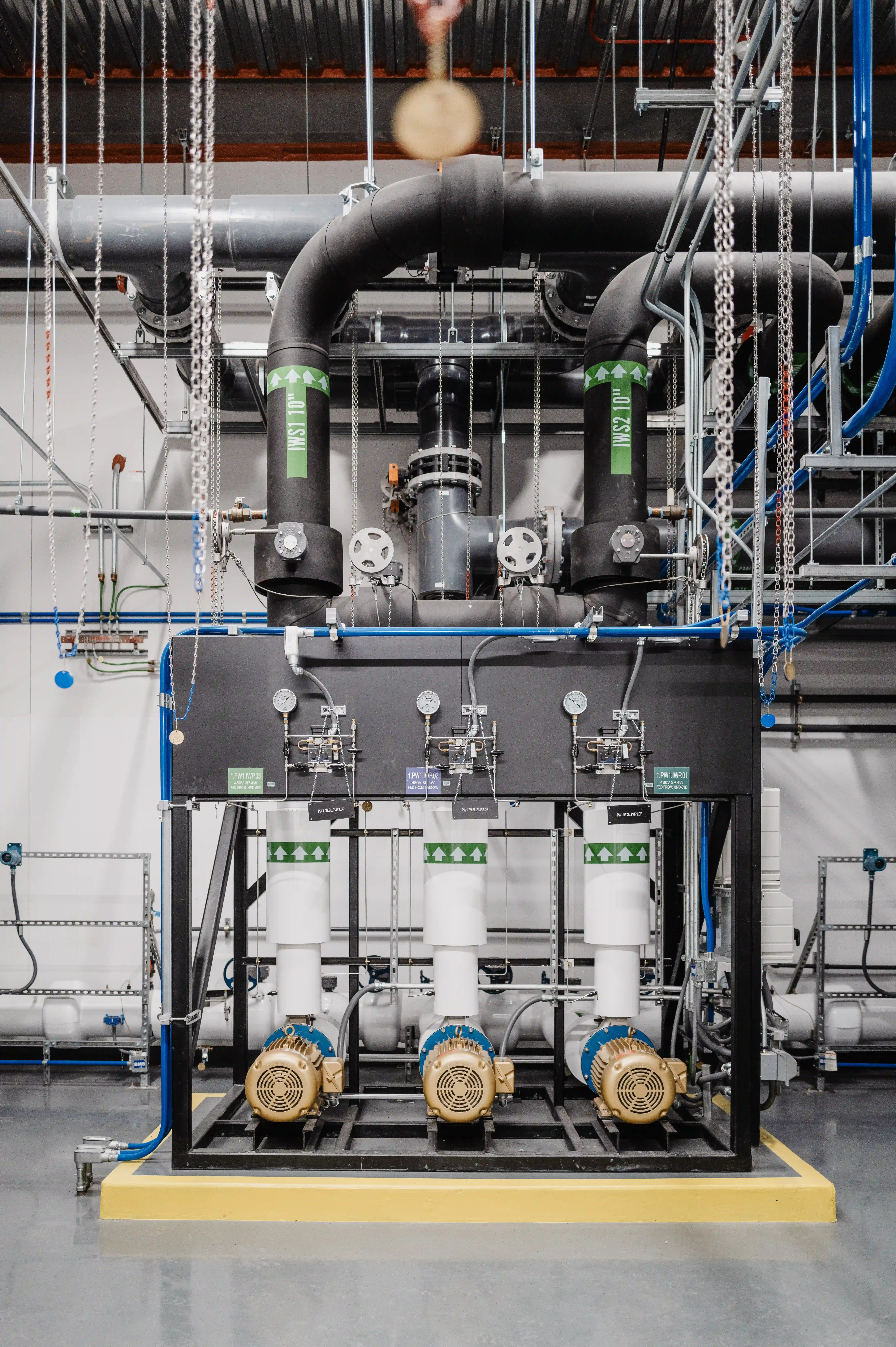 Water piping system at a data center